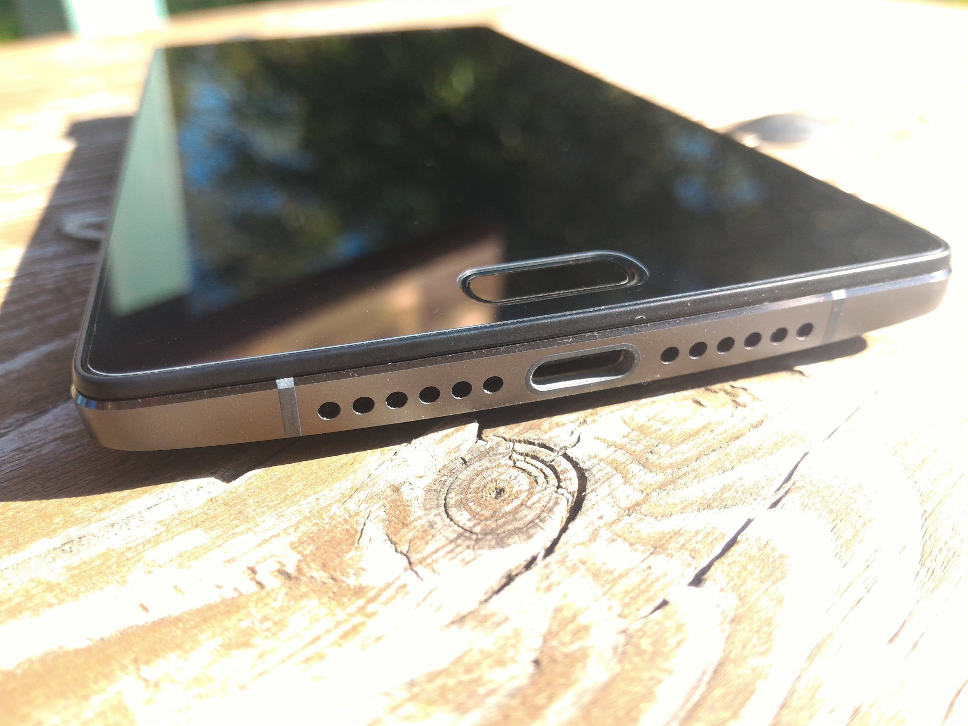 spodnú časť telefónu - Recenzia mobilných telefónov