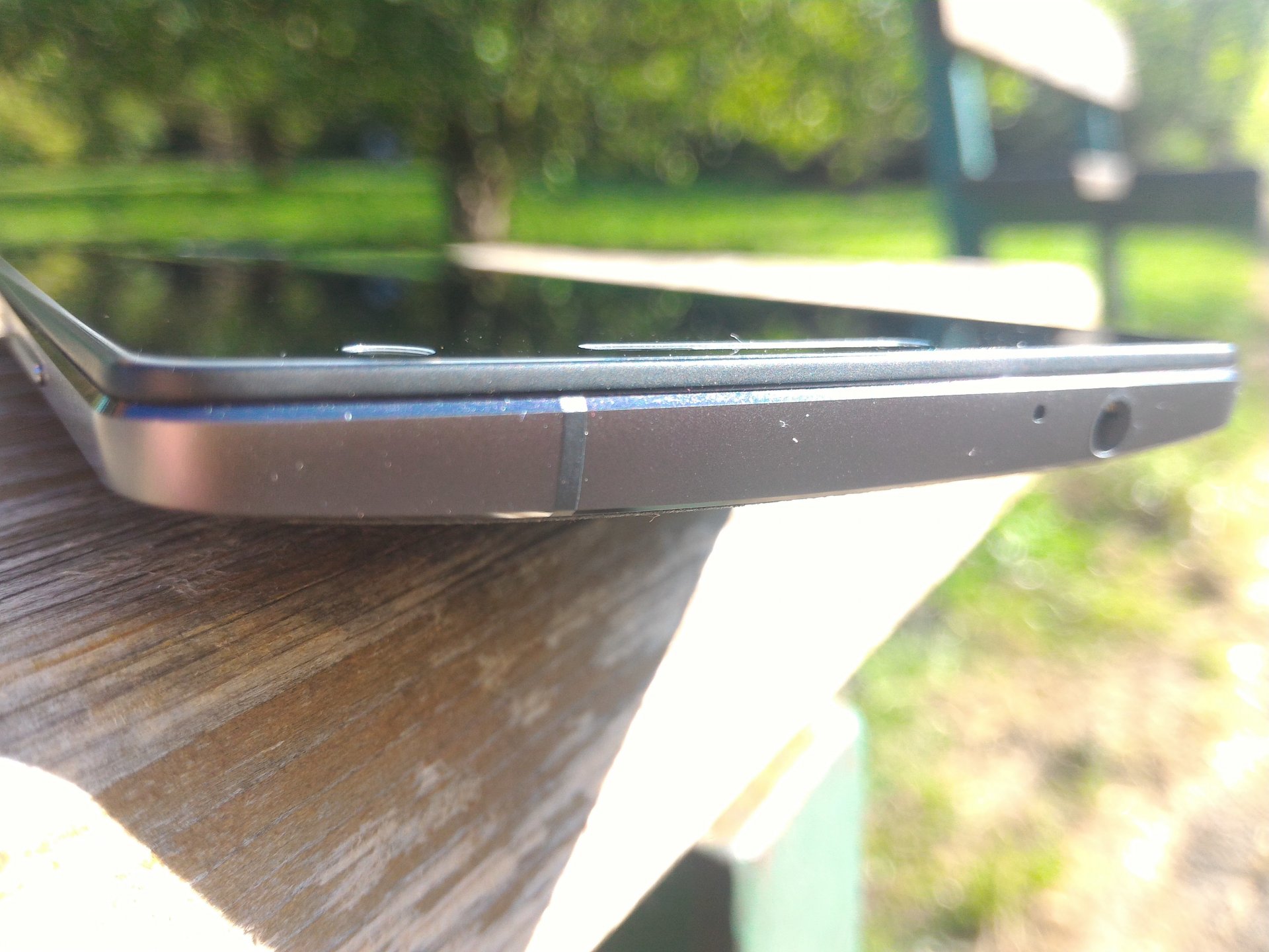 pohľad na vrch zariadení - Recenzia mobilných telefónov