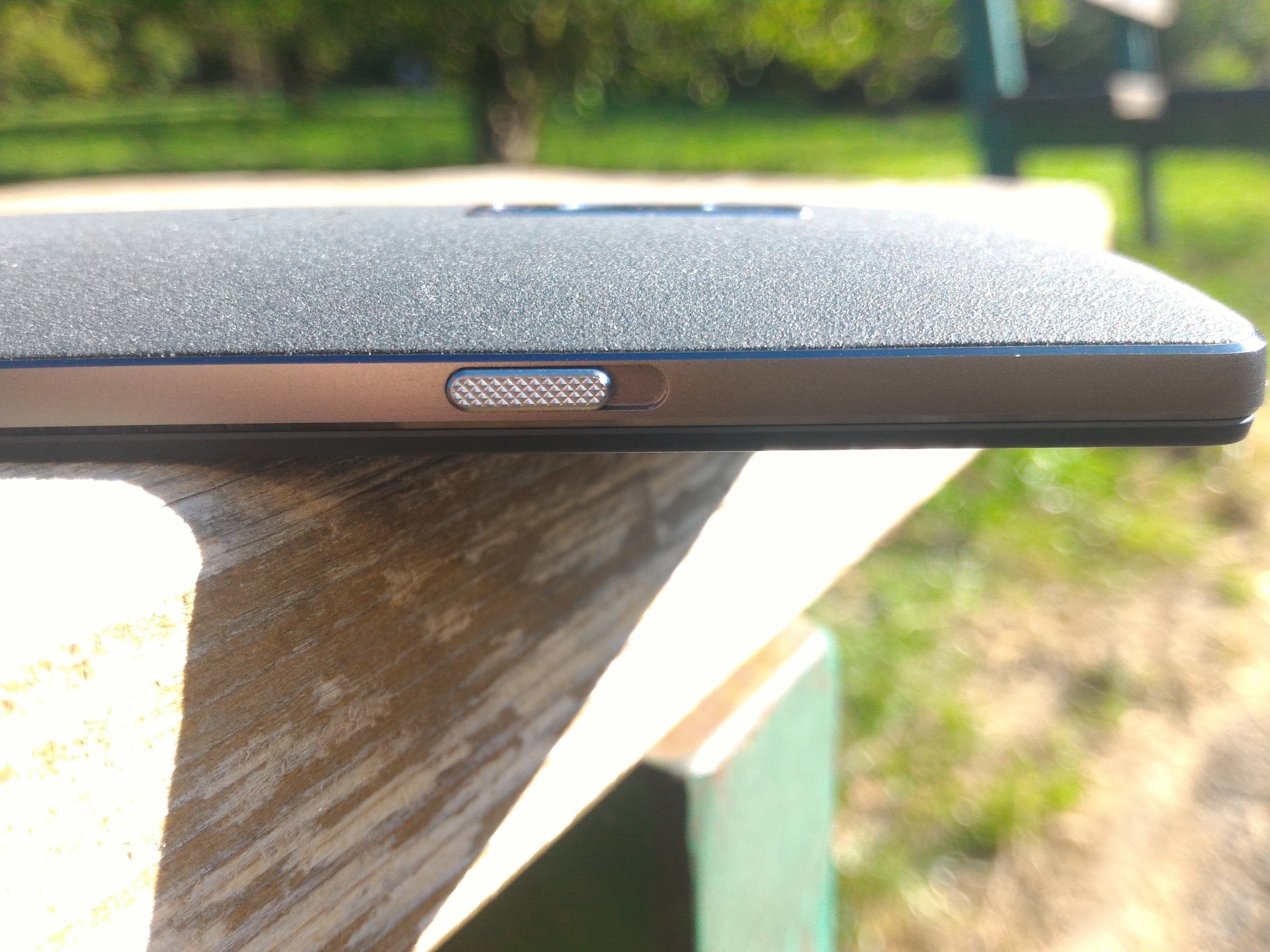 pohľad z boku - Recenzia mobilných telefónov