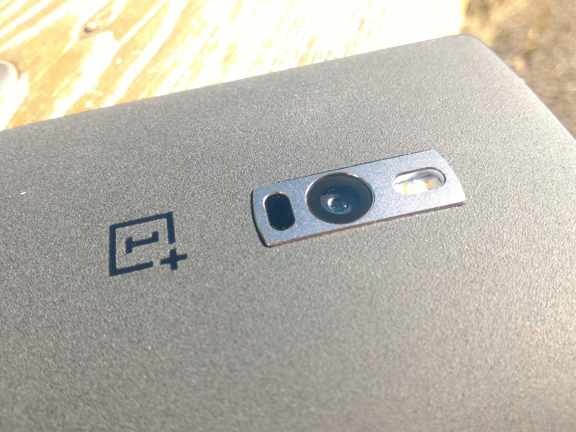 pohľad na chrbát zariadení - Recenzia mobilných telefónov