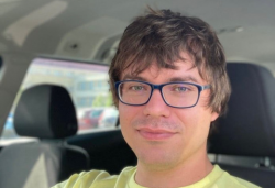 Len teória Radkovi nestačila. Ako začal programovať?